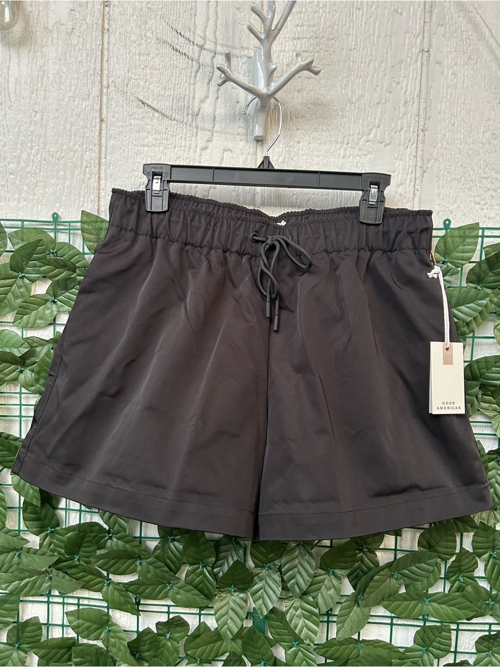 Good American-Polyester Relaxed Fit Elastic-Waist Drawstring Shorts
